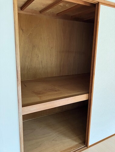 上郷西ケ谷団地壱〇号棟1階 収納