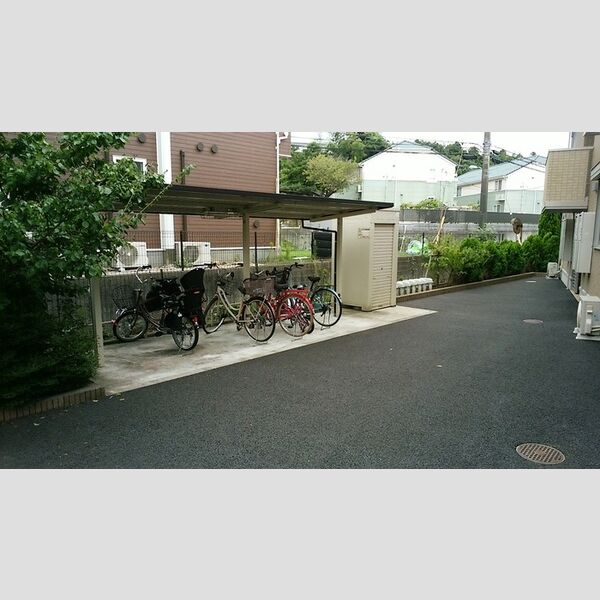 サンセール成田 駐輪場