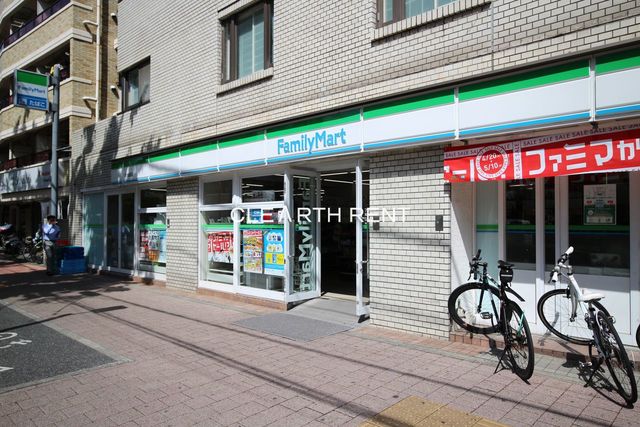 コンシェリア池袋 ＴＨＥ ＲＥＳＩＤＥＮＣＥ ＥＡＳＴ1階 【コンビニエンスストア】ファミリーマート 西池袋店まで292ｍ