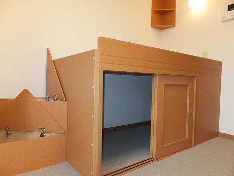 レオパレスフローラ201号室 ベット下　収納