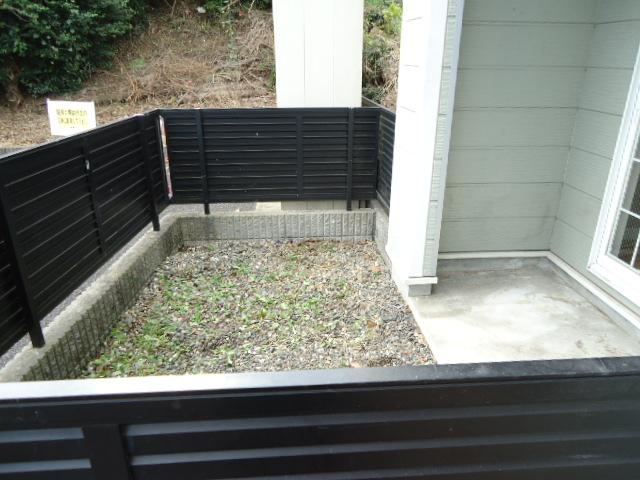 メゾンコリーヌ101号室 専用庭