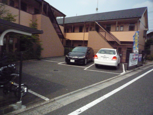 モアクレスト西山Ⅰ番館 駐車場