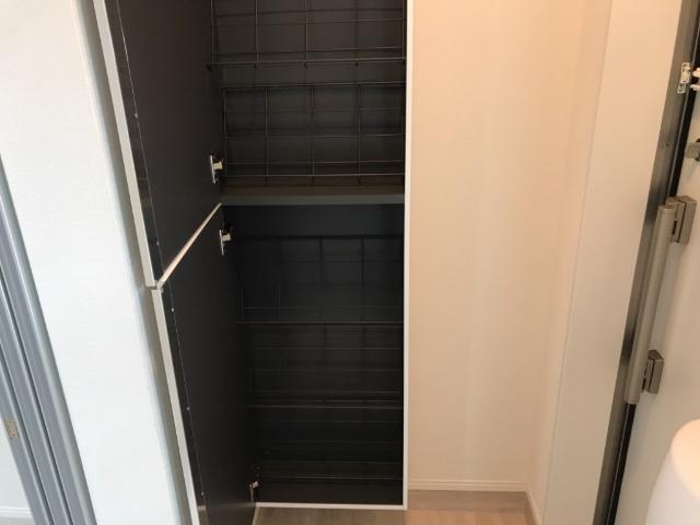 メゾン　ド　マロン101号室 下駄箱