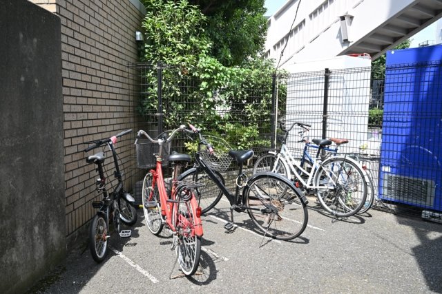 スカイコート世田谷用賀5階 駐輪場