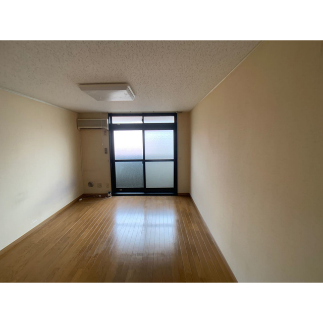 RHK栄和8 リビング