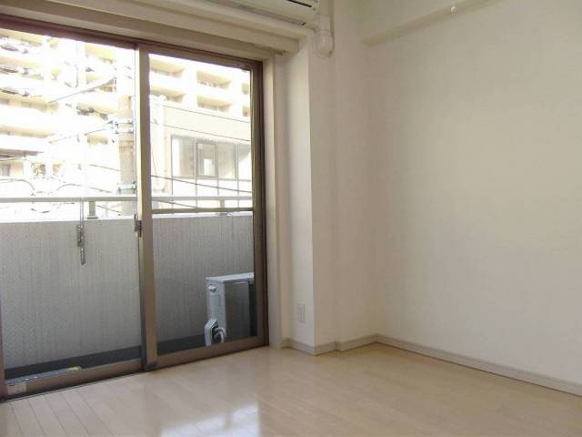 ガーラ大井町ゼームス坂上3階 明るい洋室です