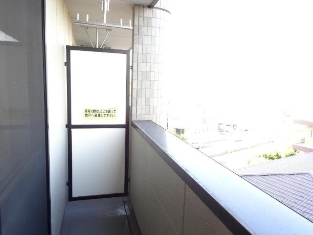 ロイヤルヒルズ宮崎台302号室 ベランダ