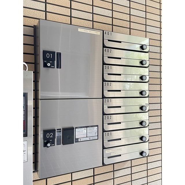 コーラルレジデンス東京201号室 集合ポスト