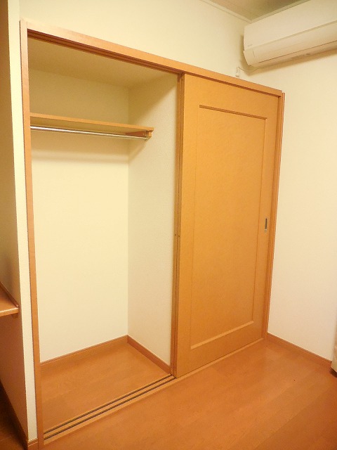 レオパレスしんでん中山 内観