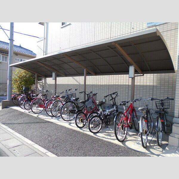 ウエストエーデル 駐輪場