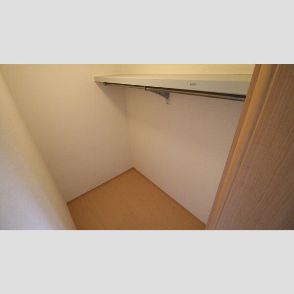 カーサ  ドルチェ(Casa  Dolce)105号室 収納