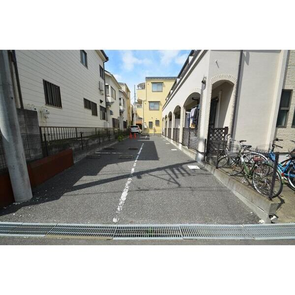 クレアトール瀬田205号室 駐車場