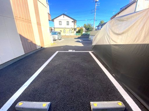 キャッスル滝沢208号室 駐車場