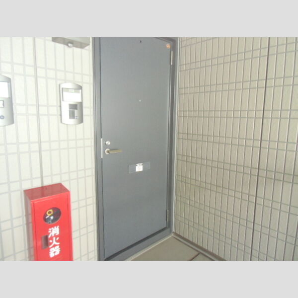 エバーグリーン　八番館 八202(玄関)
