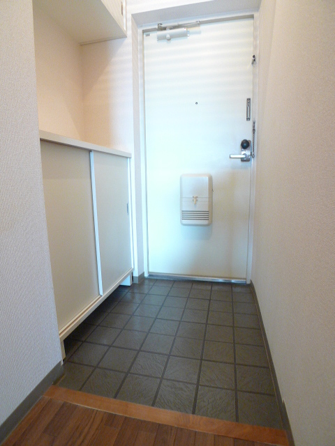 プランドール西船橋 玄関