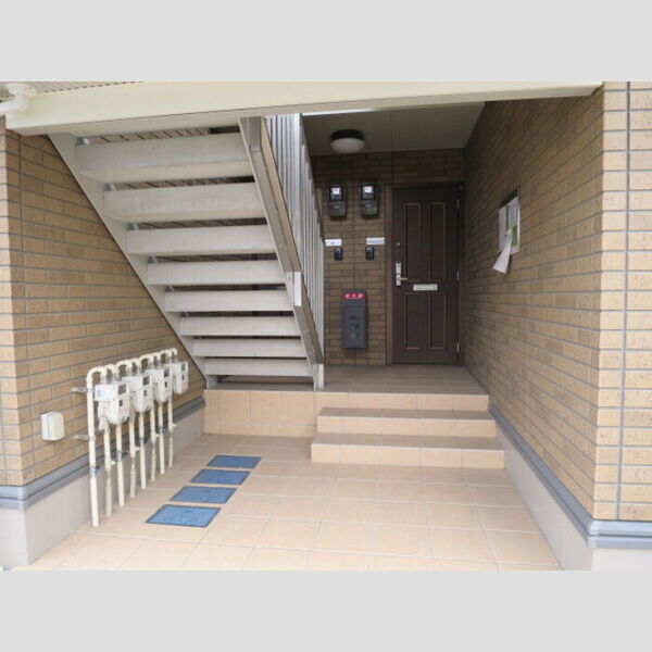 メゾン・フローラ 建物入り口