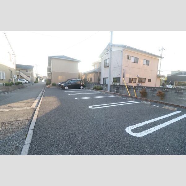 ルピナス　B 駐車場