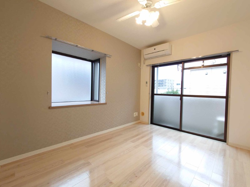 ドゥエル　イースト3階 別部屋の写真の為色味が違う場合はございます