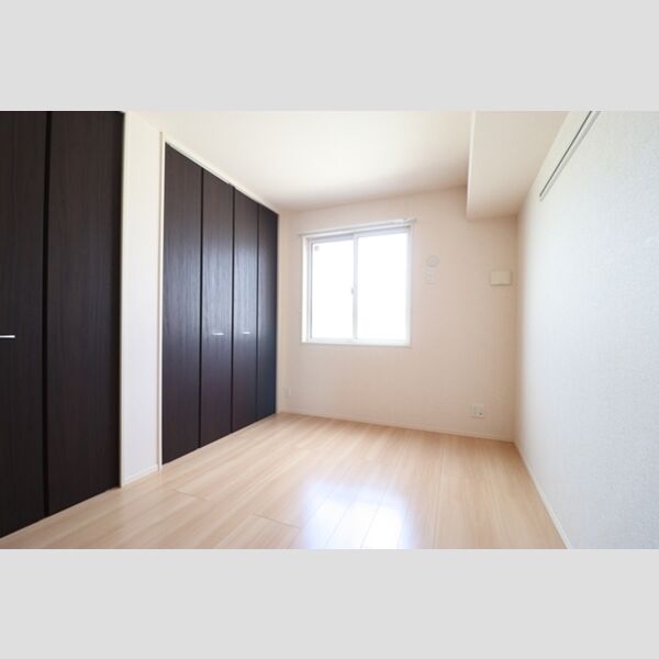 アゼリア松戸205号室 洋室　5.6帖