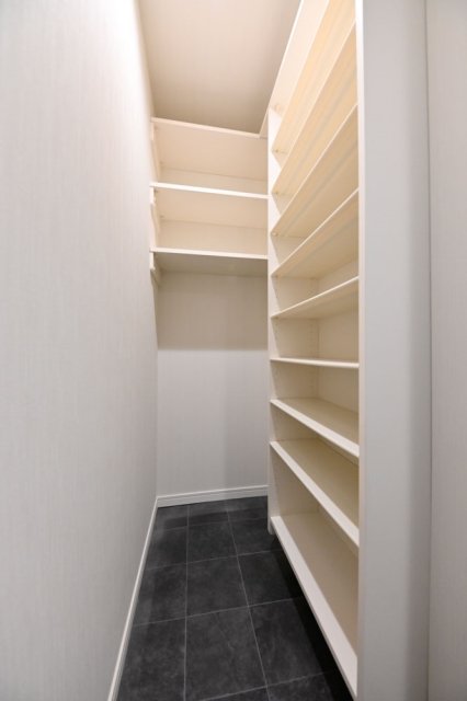 ＰＲＯＳＰＥＣＴ　ＫＡＧＵＲＡＺＡＫＡ2階 靴入