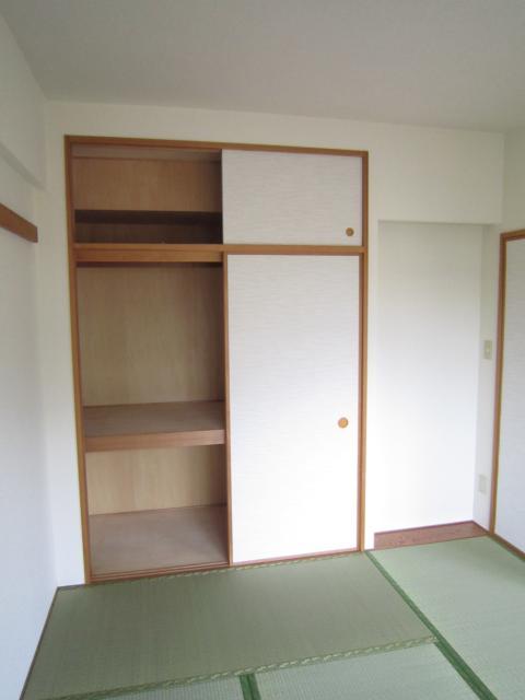 ヴィオレ湘南 和室と押入れです。