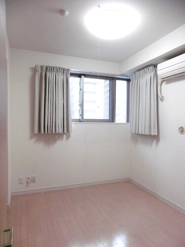 ライオンズタワー五反田2階 洋室　約5.2畳　別角度　内装前