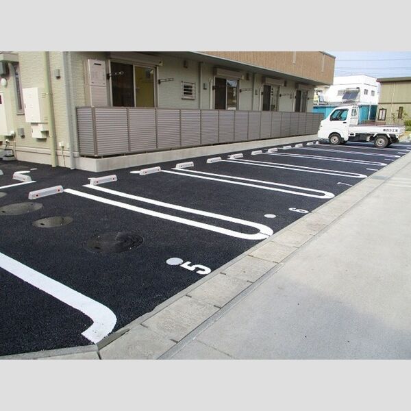 グレイズシア 駐車場