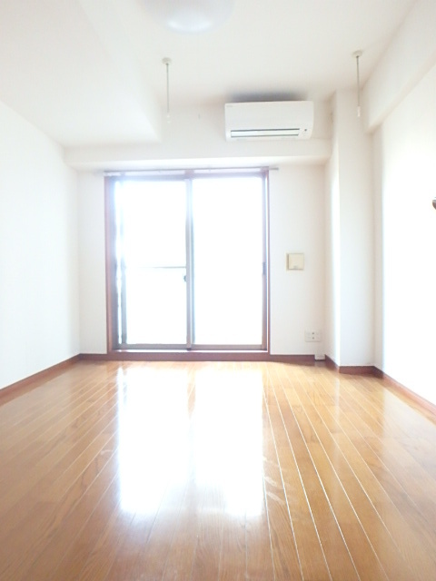 ガーラ・シティ蒲田南 こちらの居間で趣味の時間をお楽しみください