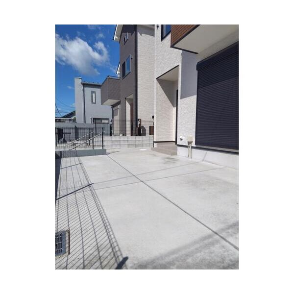 市川市国府台4丁目戸建B棟 エントランス