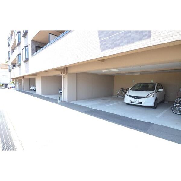 アルトハイム 駐車場