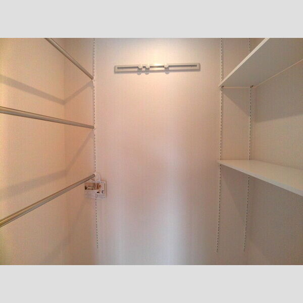 レフィナード302号室 ワンステップクローゼット