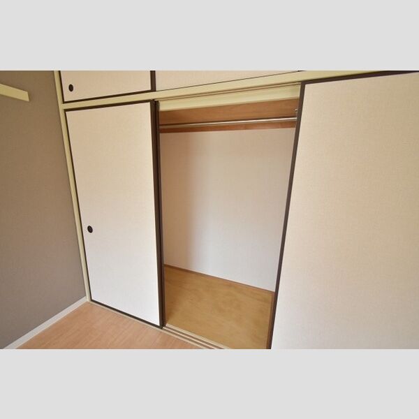 ハビテーションWADA クローゼット