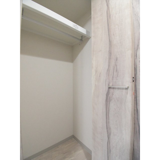 ＳＱＵＡＲＥ　ＣＩＴＹ　ＫＡＮＡＭＡＣＨＩ0301号室 同建物別部屋の参考画像