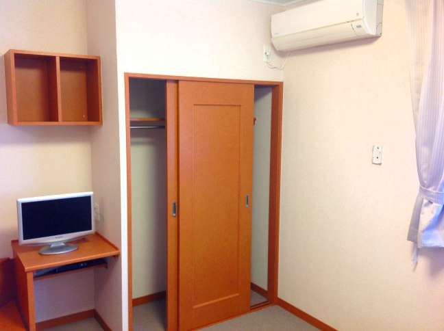 レオパレスＳＵＮＲＯＯＭ201号室 収納スペースもバッチリ♪