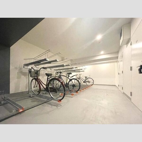 ウェスタ602号室 駐輪場