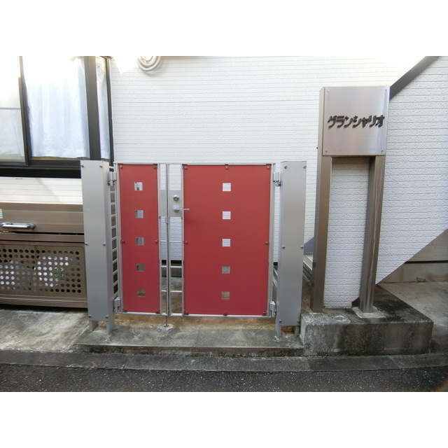 グランシャリオ209号室 エントランス