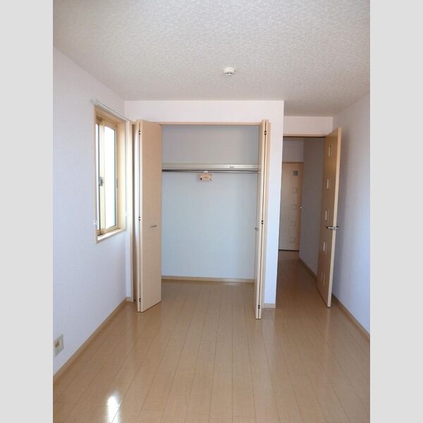 ヴェリタ サクラーレ202号室 洋室