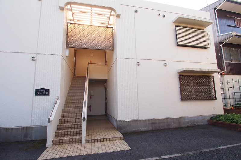 メゾンローリエ エントランス