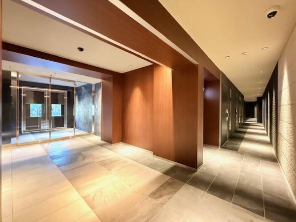 エレミ本蓮沼14階 エントランス