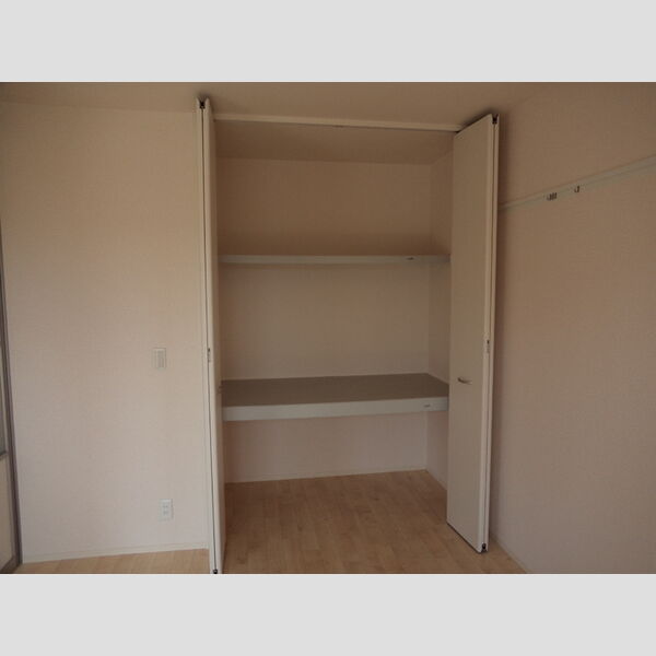 ウィンド東海岸 洋室　南　収納