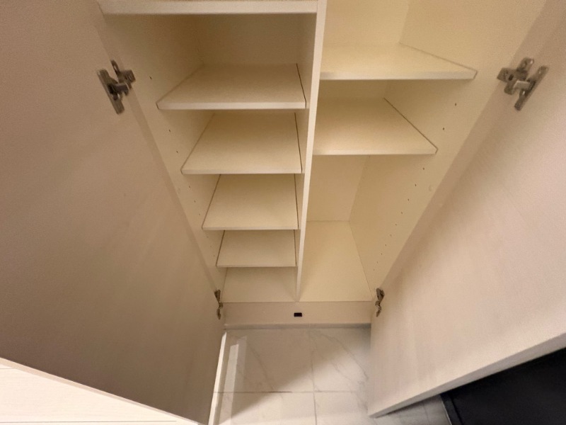 LUMEED横浜阪東橋 下足入れ