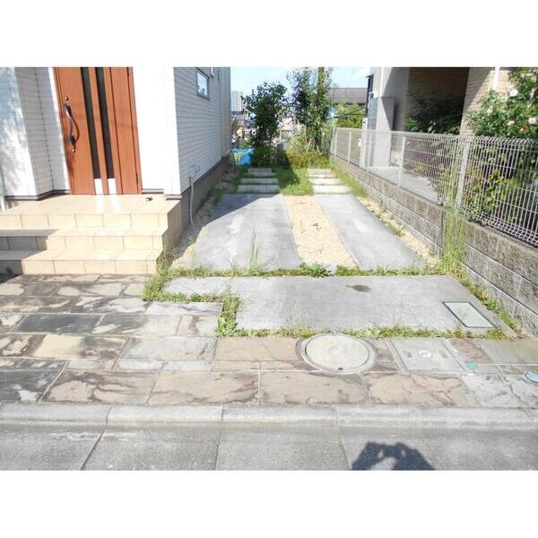 川崎市麻生区はるひ野1丁目貸家 駐車場