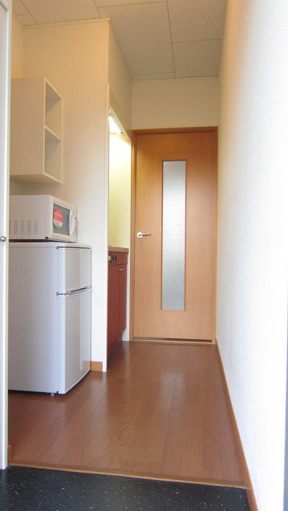 レオパレスプランタン 玄関