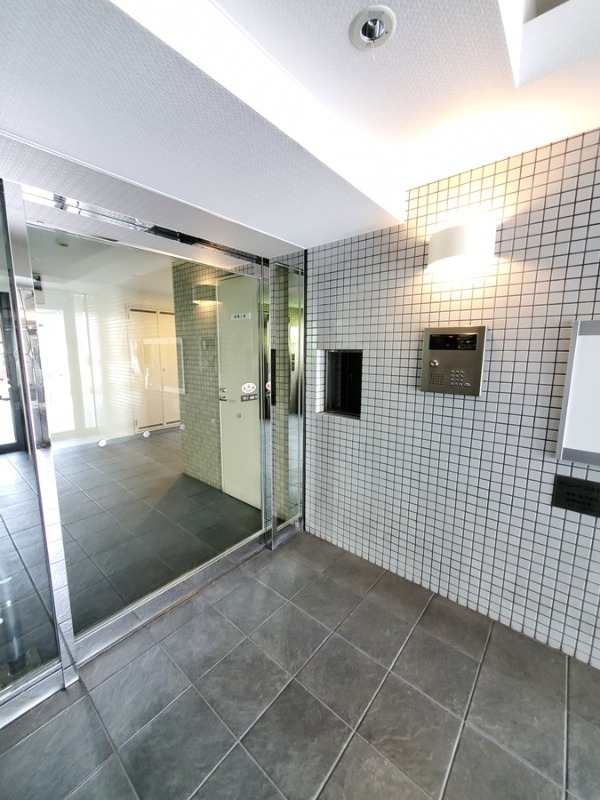 メゾン・ド・ルミエール東山5階 エントランス