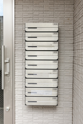 ルクール川崎303号室 メールボックス