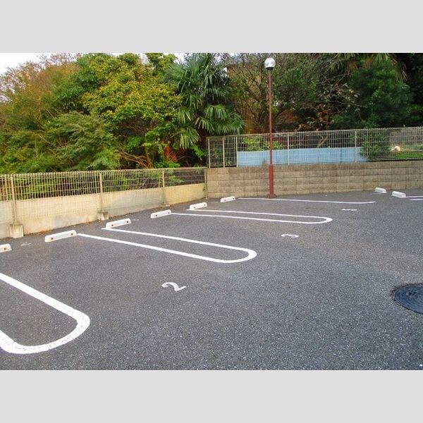 チェルニー 駐車場