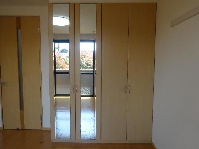 グリーンモール クローゼット（全身鏡付）