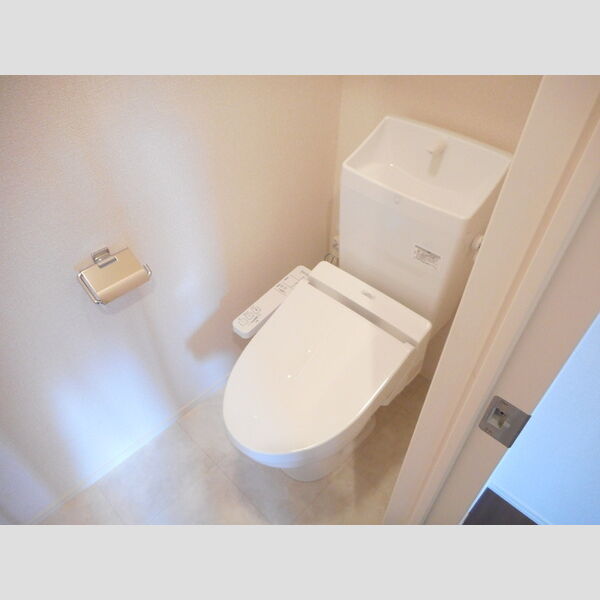 ベルエキップ202号室 温水洗浄暖房便座仕様です