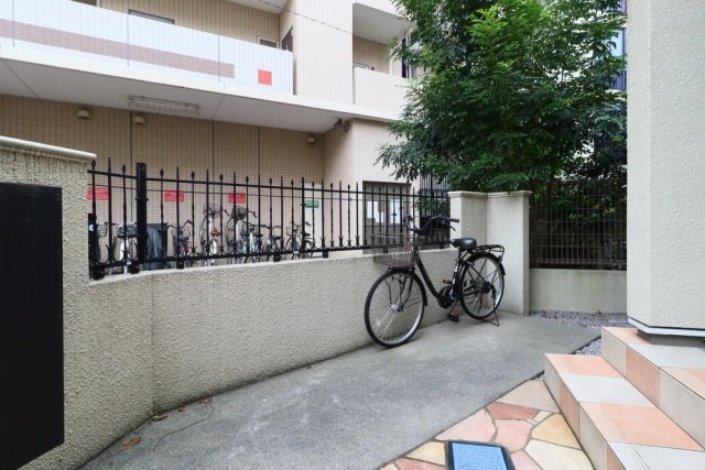 メゾンオルテ1階 駐輪場