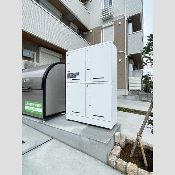 グラナーデ東伊興 宅配ボックス